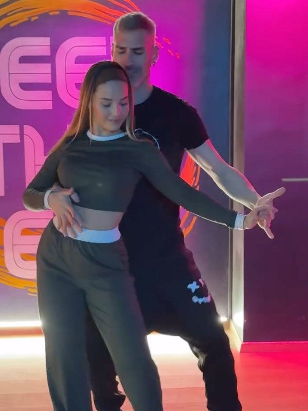 Feel The Beat - Academia